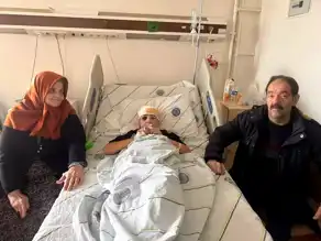 Erzurum'da Çatıdan Düşen Buz, Çocuğu Yaraladı