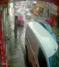 Erzurum'da Buz Sarkıtları Tehdit Savuruyor