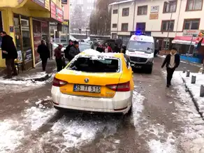 Doğu Anadolu Bölgesinde Kar Tehlikesi: Araçlar Hasar Gördü