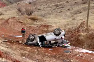 Erzurum'da Şarampole Yuvarlanan Otomobil: 2 Yaralı