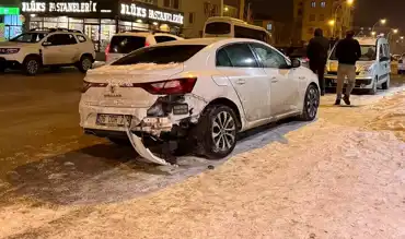 Erzurum'da 3 Araçlık Zincirleme Kaza: 5 Yaralı