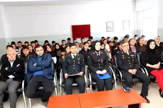 Jandarma, Erzurum Öğrencilerine Kariyer Desteği Verdi