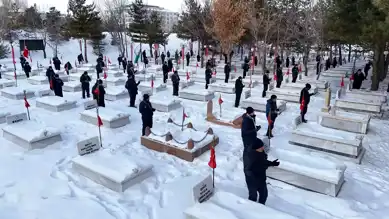 130 İzci, Karskapı Şehitliği'nde Anma Töreni Düzenledi