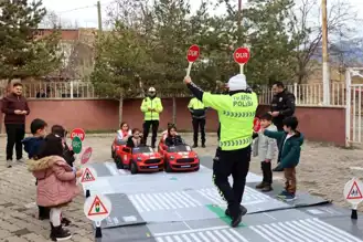Doğu Anadolu'da Çocuklar Trafiği Öğrendi