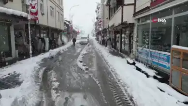 40 Yıllık Rekor Kar, Şehirde Hayatı Felç Etti