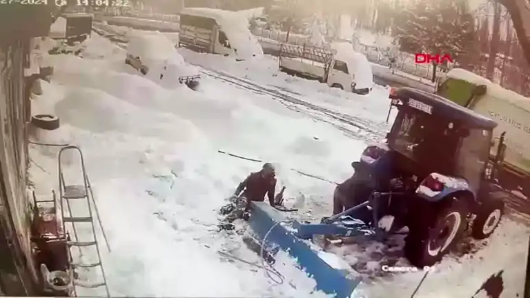Erzurum'da Buz Sarkıtları Tehlikesi!