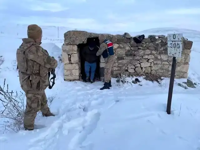 Erzurum'da Düzensiz Göçmen Operasyonu: 51 Göçmen Yakalandı, 11 Tutuklama