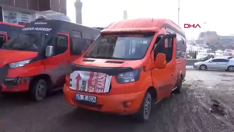 Erzurum'da Minibüste Sosyal Medya Yasağı!