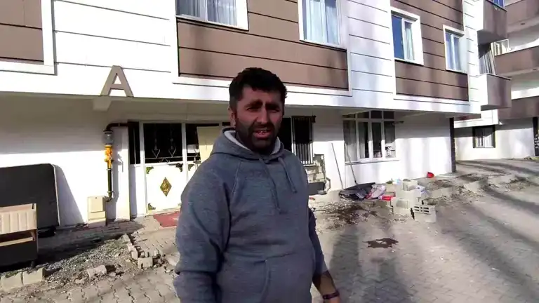 Erzurum'da Araba Eve Girdi: Can Kaybı Yok!