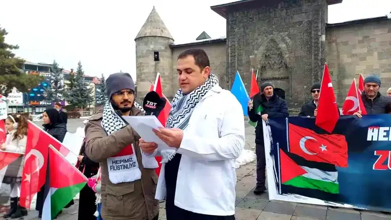 Erzurum'da Sağlıkçılar Gazze İçin Yürüdü