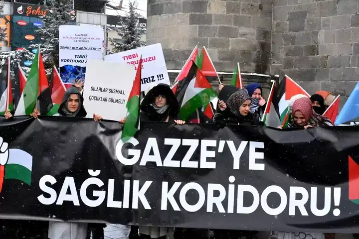 Erzurum'da Sağlık Çalışanları Gazze'yi Protesto Etti