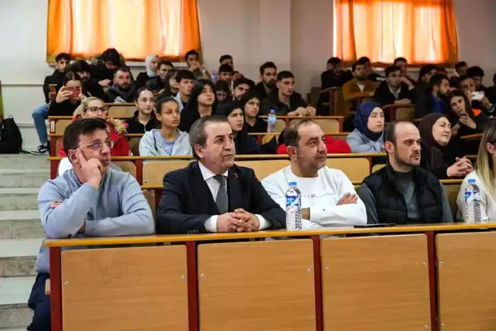 Üniversite Öğrencilerine Siber Güvenlik Eğitimi