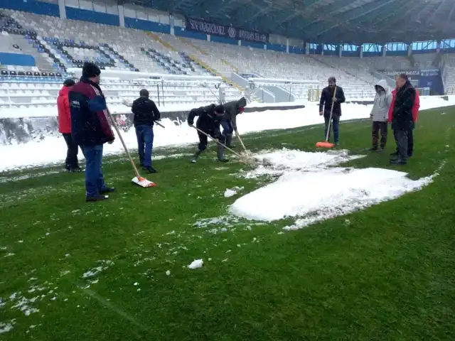 Doğu Anadolu'da Kış Ortasında Yeşil Bir Stadyum