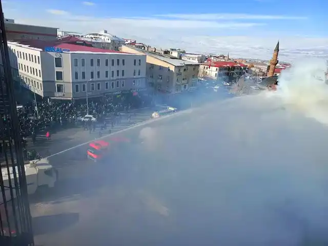 Erzurum'da Tarihi Taşambarlar'da Büyük Yangın!