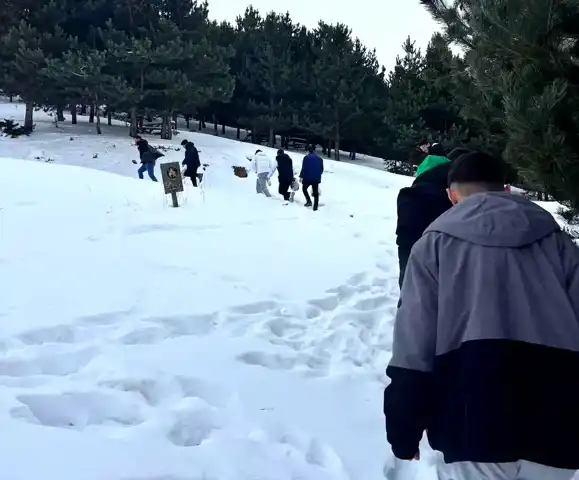 Erzurum Gençleri Doğaya Yem Bıraktı