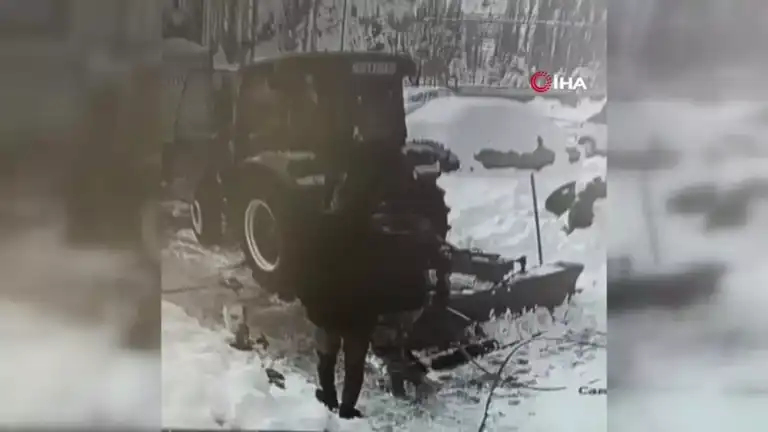 Doğu Anadolu'da Kar Kütlesi Tehlikesi: Lastikçi Yara Almadan Kurtuldu