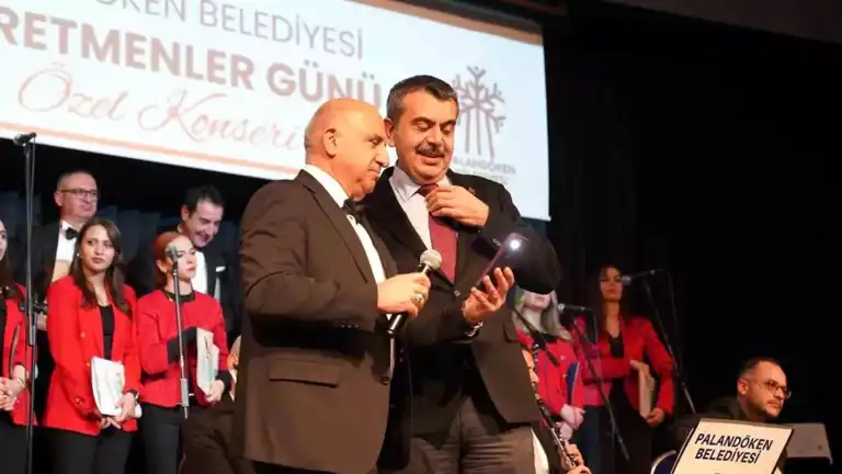 Bakan, Öğretmenler Günü'nde Konser Verdi