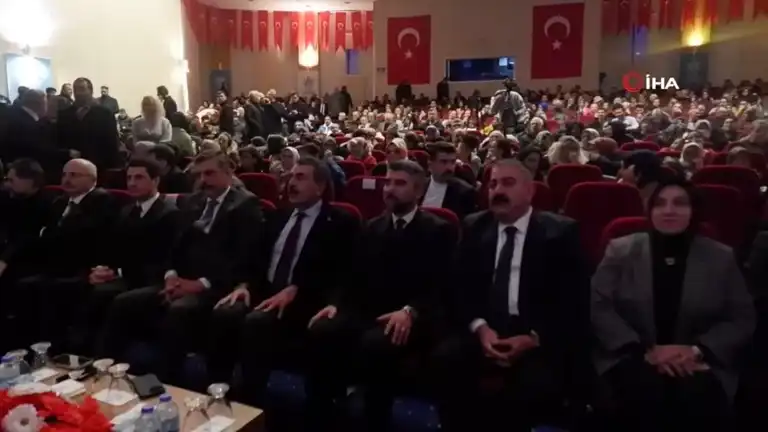 Bakan'dan Öğretmenlere Özel Konser ve Duygu Dolu Şarkı