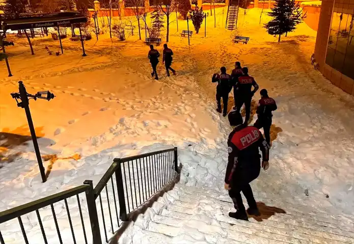 Palandöken'de Bıçaklı Kavga: Yaralı Var!