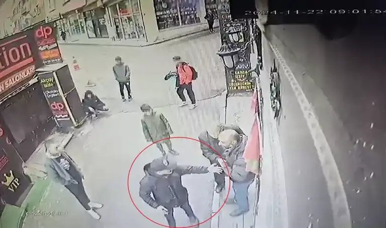Eski Polis, İnternet Kafede Çocukları Uyardı